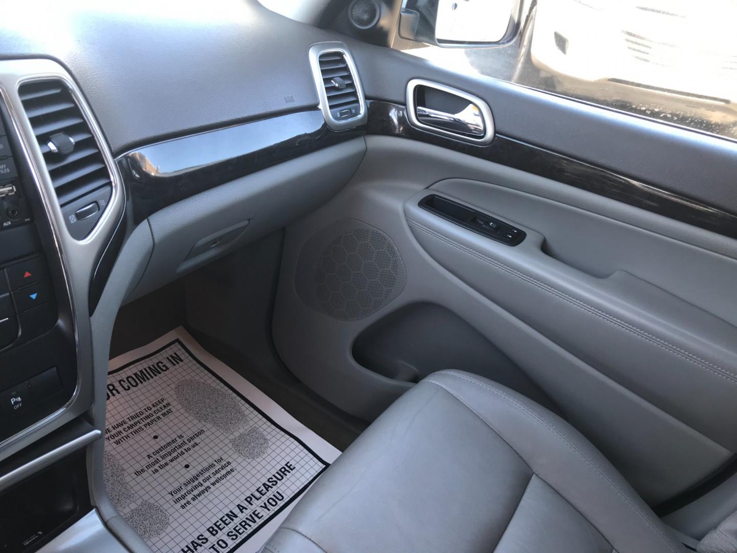 2013 White /Tan Jeep Grand Cherokee Laredo (1C4RJFAG6DC) with an 3.6 V6 engine, Automatic transmission, located at 577 Chester Pike, Prospect Park, PA, 19076, (610) 237-1015, 39.886154, -75.302338 - Photo#18